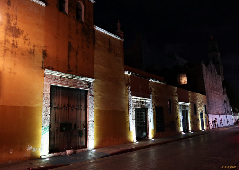 streetscene, Calle 61, religion, repurposed temple, Catedral de Mérida - San Ildefonso, built 1598, Santuario Del Santisimo, after dark, night shot